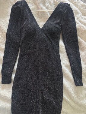 Windsor Long-Sleeve Black V-Neck Bodycon Dress